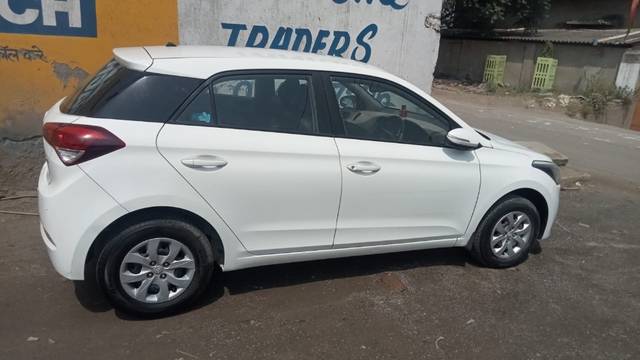https://images10.gaadi.com/usedgaadi-sellcar/UsedCar/e5024c3ba/d9dddde1-a366-4afa-8913-8f4fd64f9dc9.jpeg?imwidth=6402