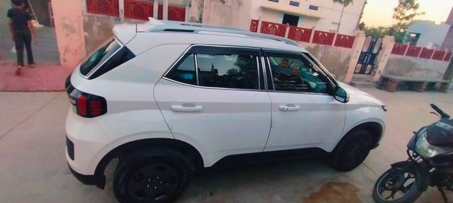 https://images10.gaadi.com/usedgaadi-sellcar/UsedCar/e502efaca/79889665-fe0b-4114-97dd-5040bb871fed.jpg?imwidth=6400