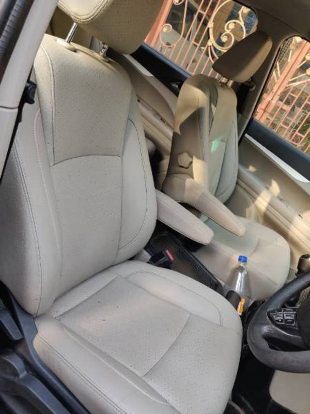 https://images10.gaadi.com/usedgaadi-sellcar/UsedCar/e5032570a/c02e3e6e-52dc-48f3-839f-5590b3c51542.jpg?imwidth=6402