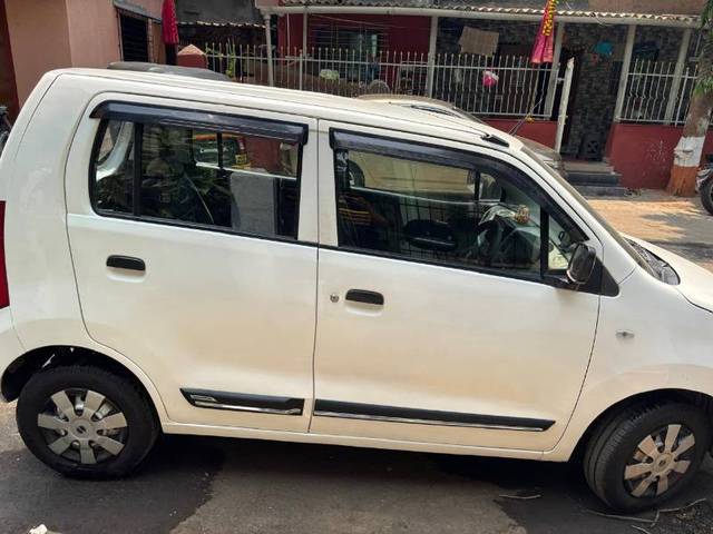 https://images10.gaadi.com/usedgaadi-sellcar/UsedCar/e5034cc5a/5456ee6e-93a1-4742-9ec1-5dd71639b6e7.jpg?imwidth=6401