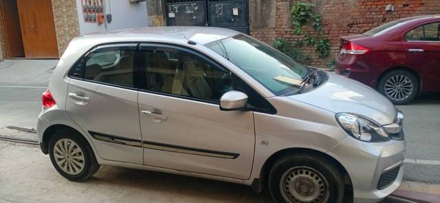 https://images10.gaadi.com/usedgaadi-sellcar/UsedCar/e503629da/5e9613cd-9fd5-474f-926b-281a6b6bb9b7.jpg?imwidth=6400