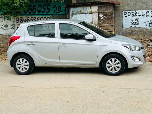 https://images10.gaadi.com/usedgaadi-sellcar/UsedCar/e50379b5a/37eb9577-a965-44f6-b818-938f722e208f.jpeg?imwidth=6402