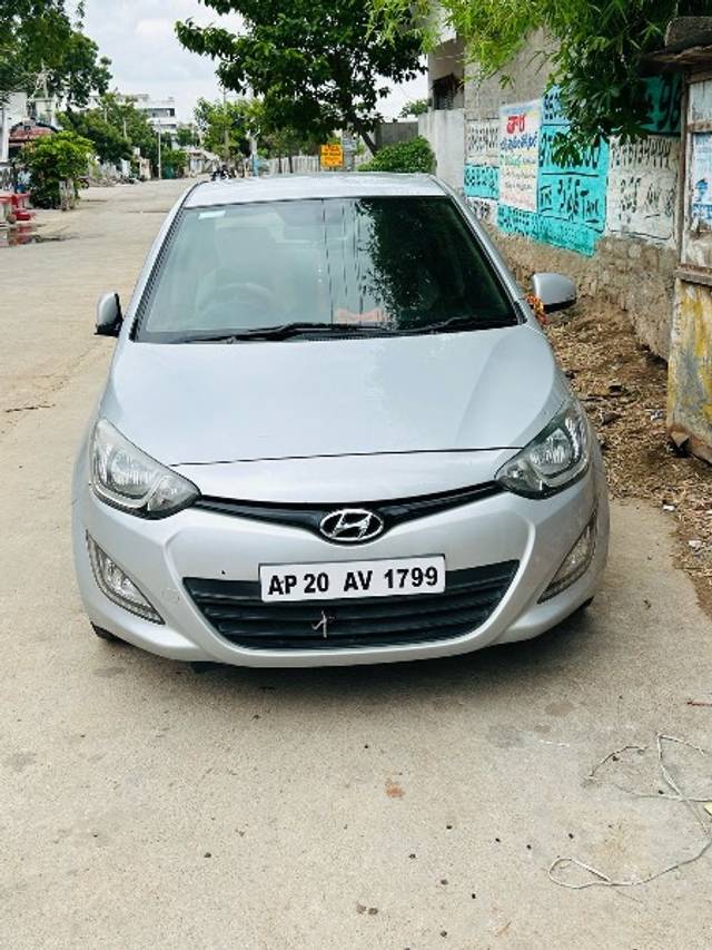 https://images10.gaadi.com/usedgaadi-sellcar/UsedCar/e50379b5a/97e66f89-c408-4b45-9b72-6785bd00bfa5.jpeg?imwidth=6400