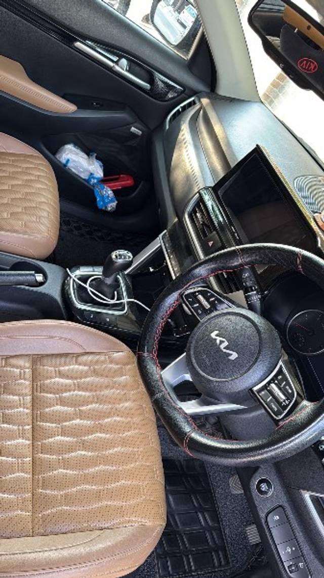 https://images10.gaadi.com/usedgaadi-sellcar/UsedCar/e5039ca9a/0a2b0567-6283-4c23-bc0c-47ce5726d1cb.jpeg?imwidth=6401