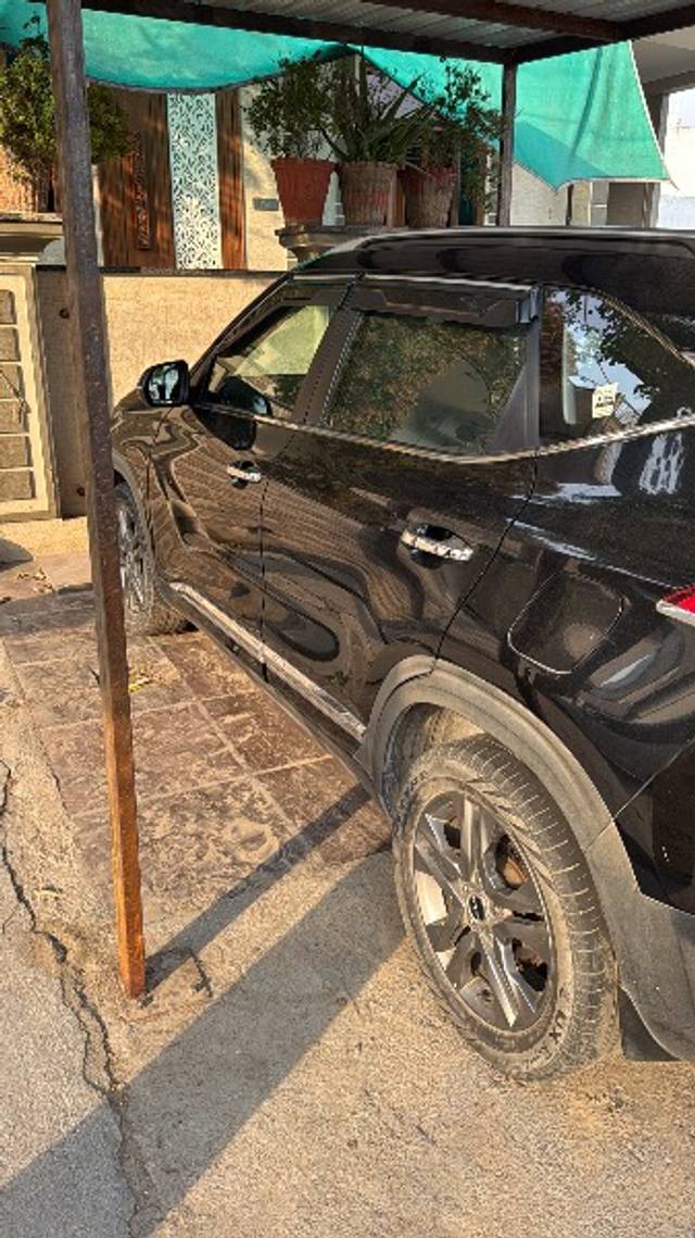 https://images10.gaadi.com/usedgaadi-sellcar/UsedCar/e5039ca9a/1e3a6c36-527f-4f86-88fb-8e6e97f04adb.jpeg?imwidth=6402