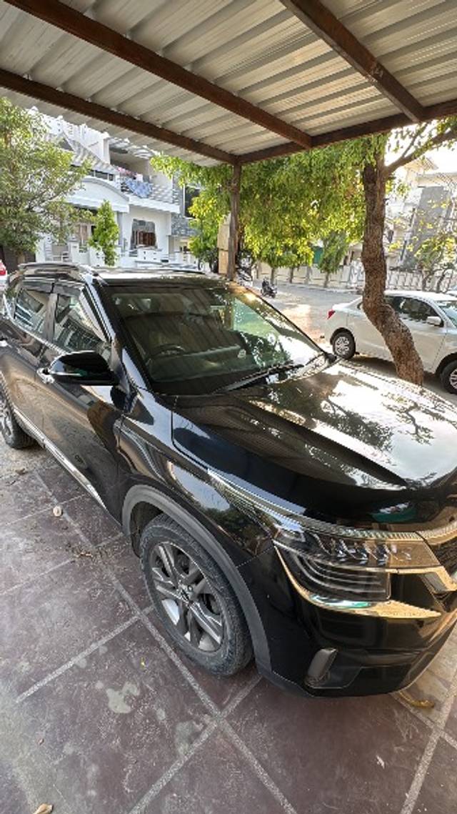 https://images10.gaadi.com/usedgaadi-sellcar/UsedCar/e5039ca9a/77cfc39c-074b-42a1-91a6-784159cb4f45.jpeg?imwidth=6400