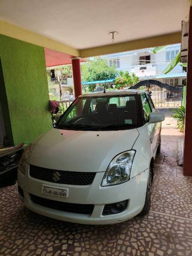 https://images10.gaadi.com/usedgaadi-sellcar/UsedCar/e503fc6aa/273bf2cf-1f2d-4d22-9d12-1c43b75b2c07.jpg?imwidth=6401