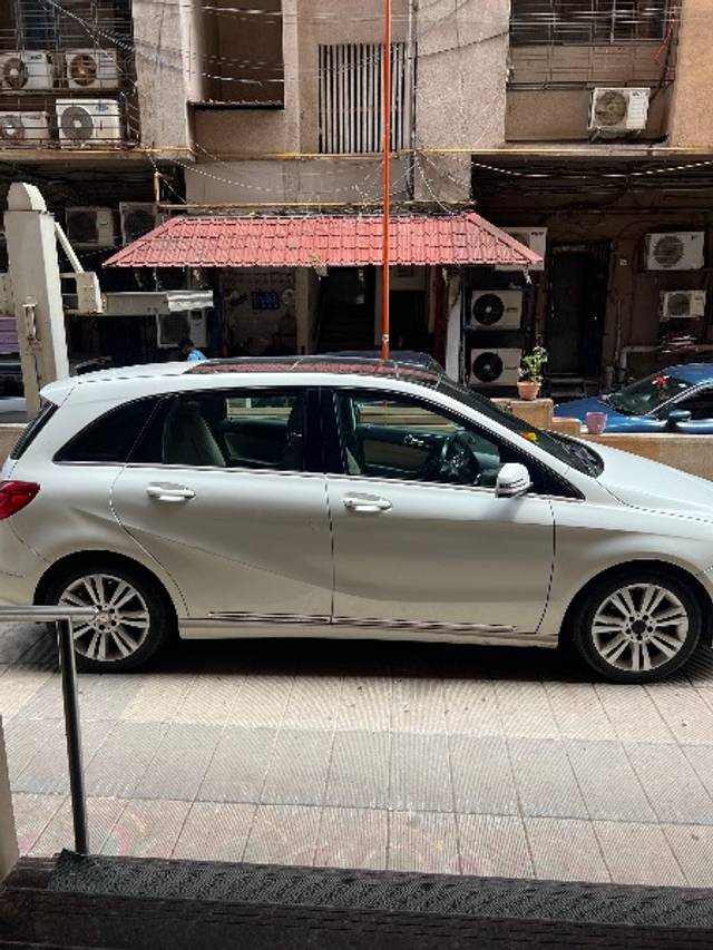 https://images10.gaadi.com/usedgaadi-sellcar/UsedCar/e5040834a/410ddafd-b8d0-4002-b5eb-905cf44af5ef.jpg?imwidth=6401
