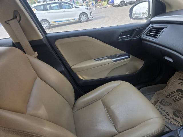 https://images10.gaadi.com/usedgaadi-sellcar/UsedCar/e5042588a/fe84a41b-0e86-4100-8dab-1f2ba5ac422d.jpg?imwidth=6402