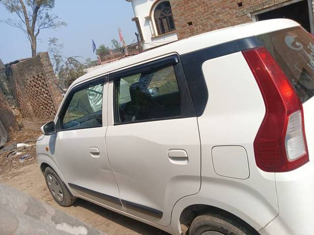https://images10.gaadi.com/usedgaadi-sellcar/UsedCar/e5050477a/8afdb29a-12c6-437d-bb09-010cd4da8c60.jpg?imwidth=6402