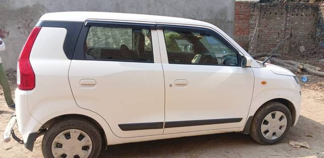https://images10.gaadi.com/usedgaadi-sellcar/UsedCar/e5050477a/9aa6416c-3b9a-4fc7-bb93-23e27b1891bc.jpg?imwidth=6401