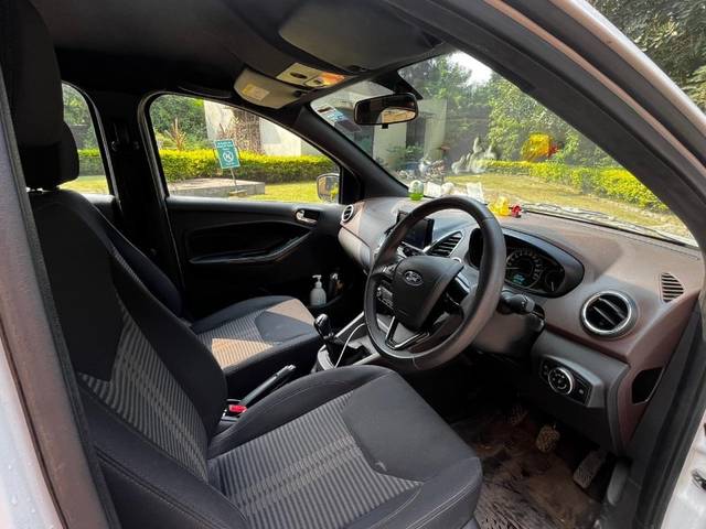 https://images10.gaadi.com/usedgaadi-sellcar/UsedCar/e5050c5ba/fd9f14ee-afbe-46b2-988a-aed79a890dc0.jpeg?imwidth=6402