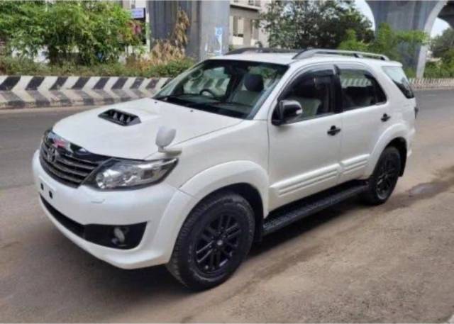 https://images10.gaadi.com/usedgaadi-sellcar/UsedCar/e505200ba/92c11edd-975e-4d5f-8665-c1c3f8bae31c.jpeg?imwidth=6400