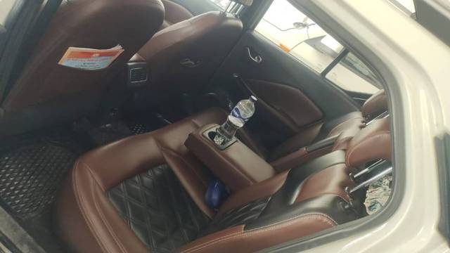 https://images10.gaadi.com/usedgaadi-sellcar/UsedCar/e505264ca/6f21404f-1bc1-4e13-8e5f-2d2cc37a0231.jpg?imwidth=6402
