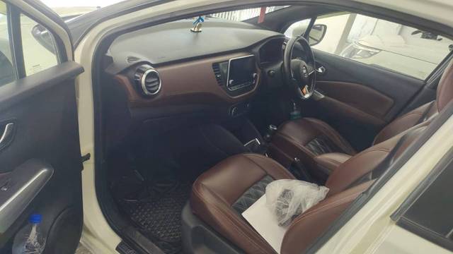 https://images10.gaadi.com/usedgaadi-sellcar/UsedCar/e505264ca/749deec3-72bb-4c12-b5a8-e9e01cd063c2.jpg?imwidth=6400