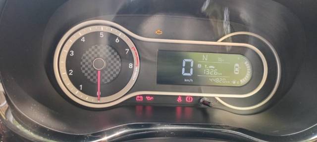 https://images10.gaadi.com/usedgaadi-sellcar/UsedCar/e505937ea/f655a5f8-d981-4cdb-8dc7-a49e7a59b40b.jpeg?imwidth=6402