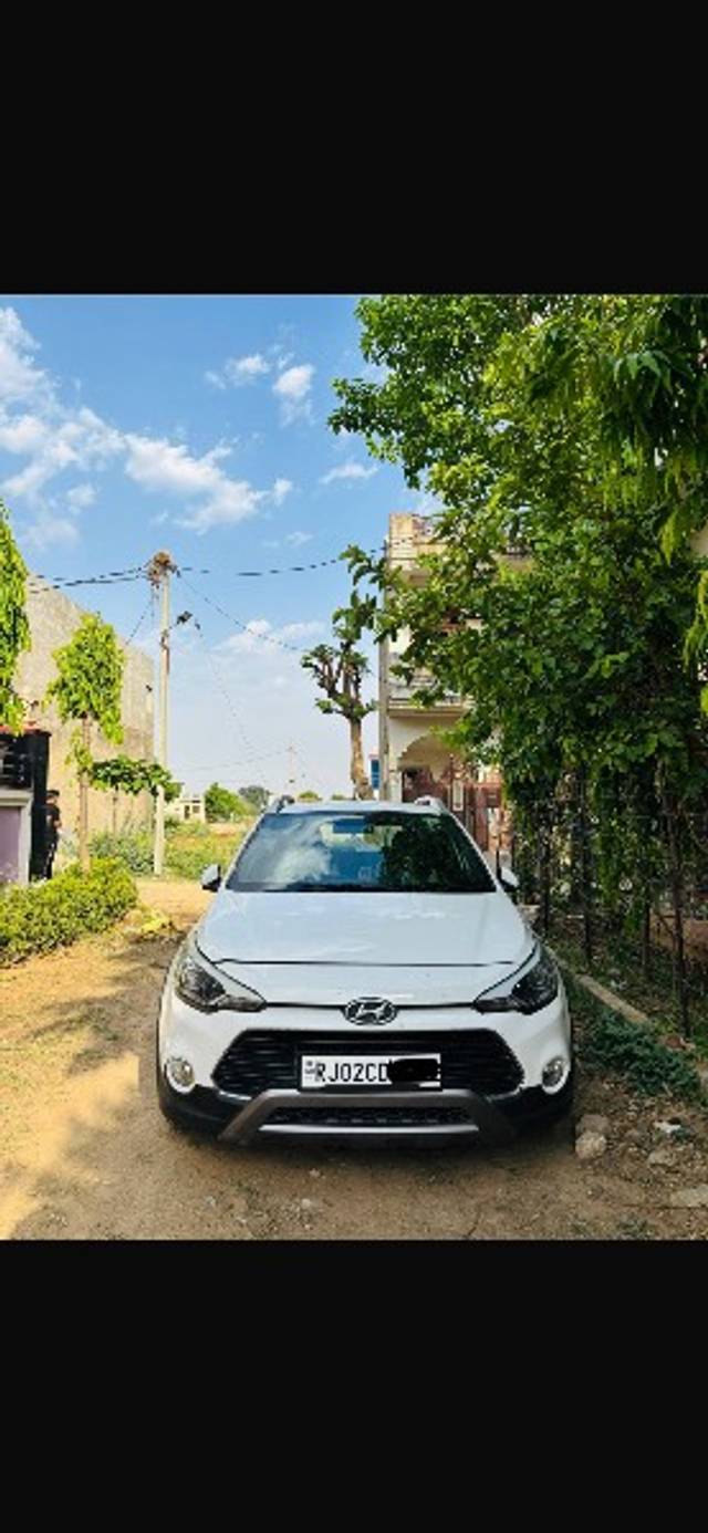 https://images10.gaadi.com/usedgaadi-sellcar/UsedCar/e505c429a/7143376c-87fa-4900-bc4e-03649a8f6173.png?imwidth=6400