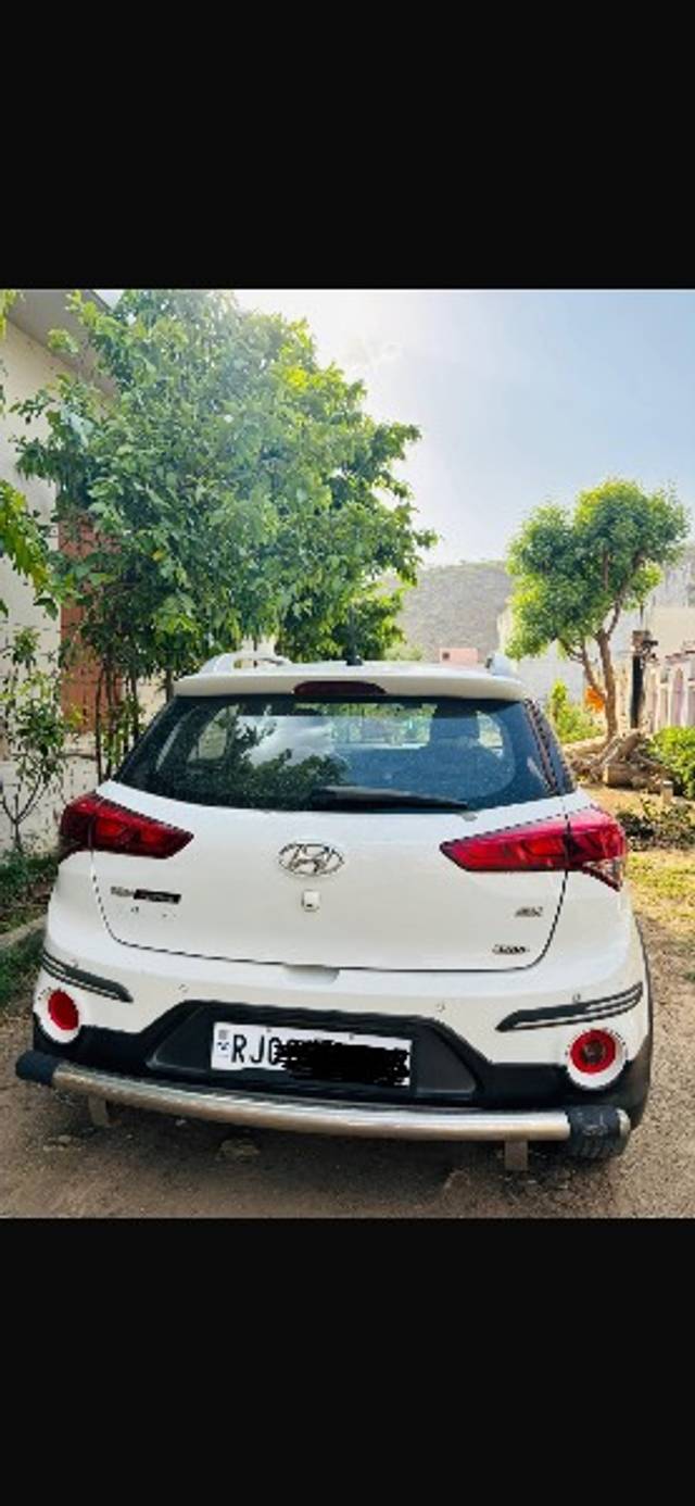 https://images10.gaadi.com/usedgaadi-sellcar/UsedCar/e505c429a/773d9038-72aa-46c7-ae13-05f66a79e038.png?imwidth=6401