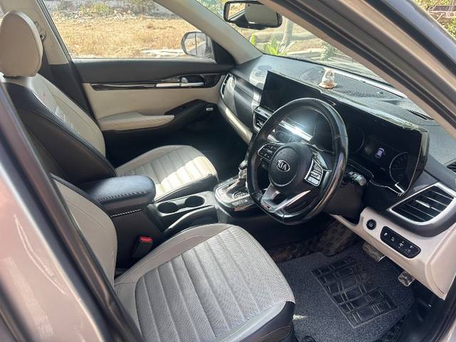 https://images10.gaadi.com/usedgaadi-sellcar/UsedCar/e505ea0ba/9457b845-972c-4b4b-afdf-699b895d4eed.jpeg?imwidth=6401