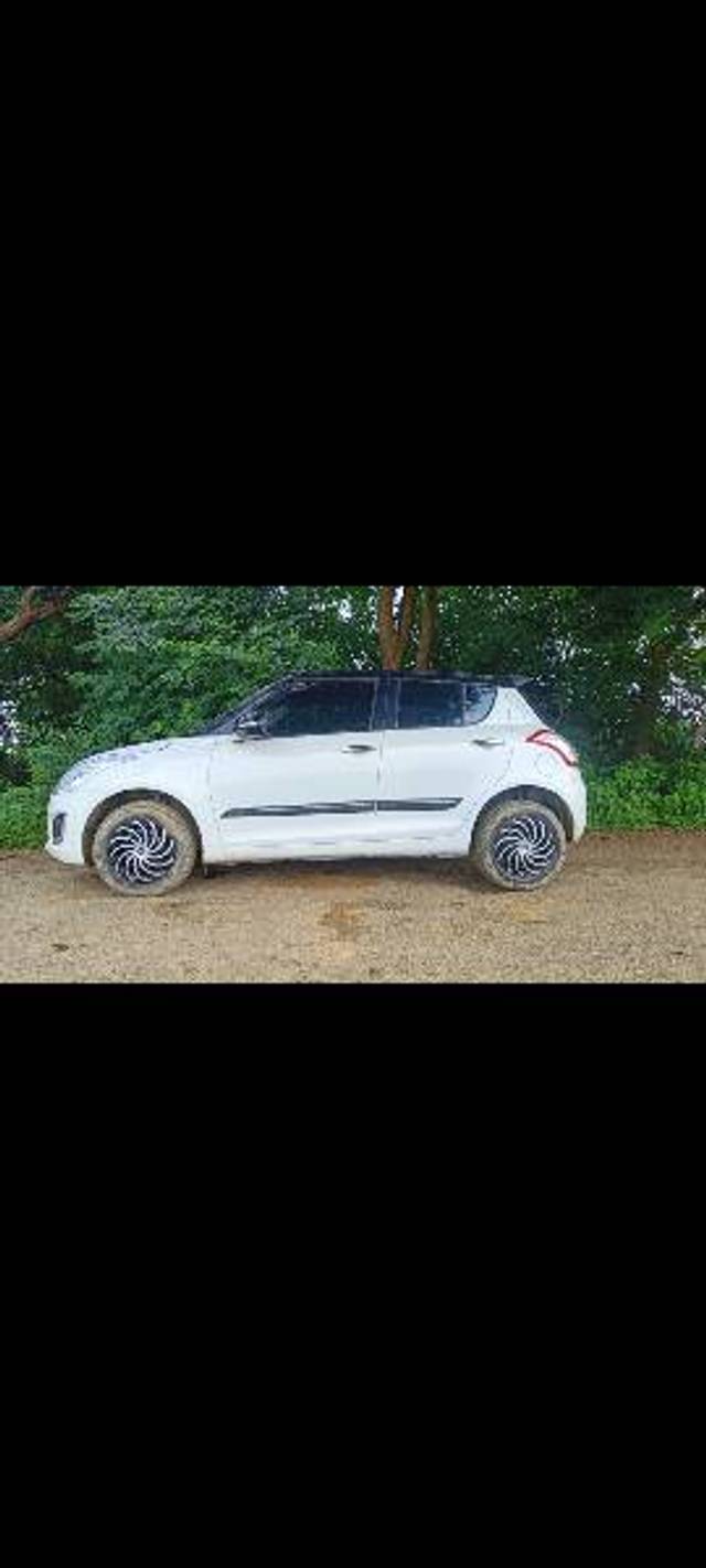 https://images10.gaadi.com/usedgaadi-sellcar/UsedCar/e505ef4ea/2e3cd51b-0861-4552-815b-f4fd47f684dd.jpg?imwidth=6402