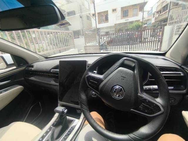 https://images10.gaadi.com/usedgaadi-sellcar/UsedCar/e5063331a/983a342f-5835-4f67-9a29-0e373c1b979d.jpg?imwidth=6401
