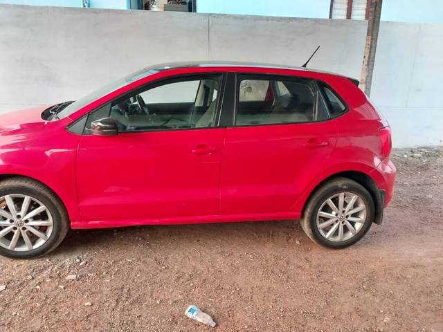 https://images10.gaadi.com/usedgaadi-sellcar/UsedCar/e507160aa/763f51e5-4ca9-4dc3-a3a1-69fabd4f71ea.jpg?imwidth=6400