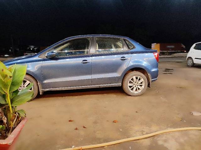 https://images10.gaadi.com/usedgaadi-sellcar/UsedCar/e507835fa/6739adb8-c886-4c5e-8538-5bd5224e5b41.jpg?imwidth=6400