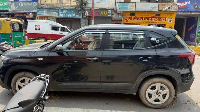 https://images10.gaadi.com/usedgaadi-sellcar/UsedCar/e507d6aea/977f46b5-1234-487a-aab5-6d81685ff6c0.jpg?imwidth=6402