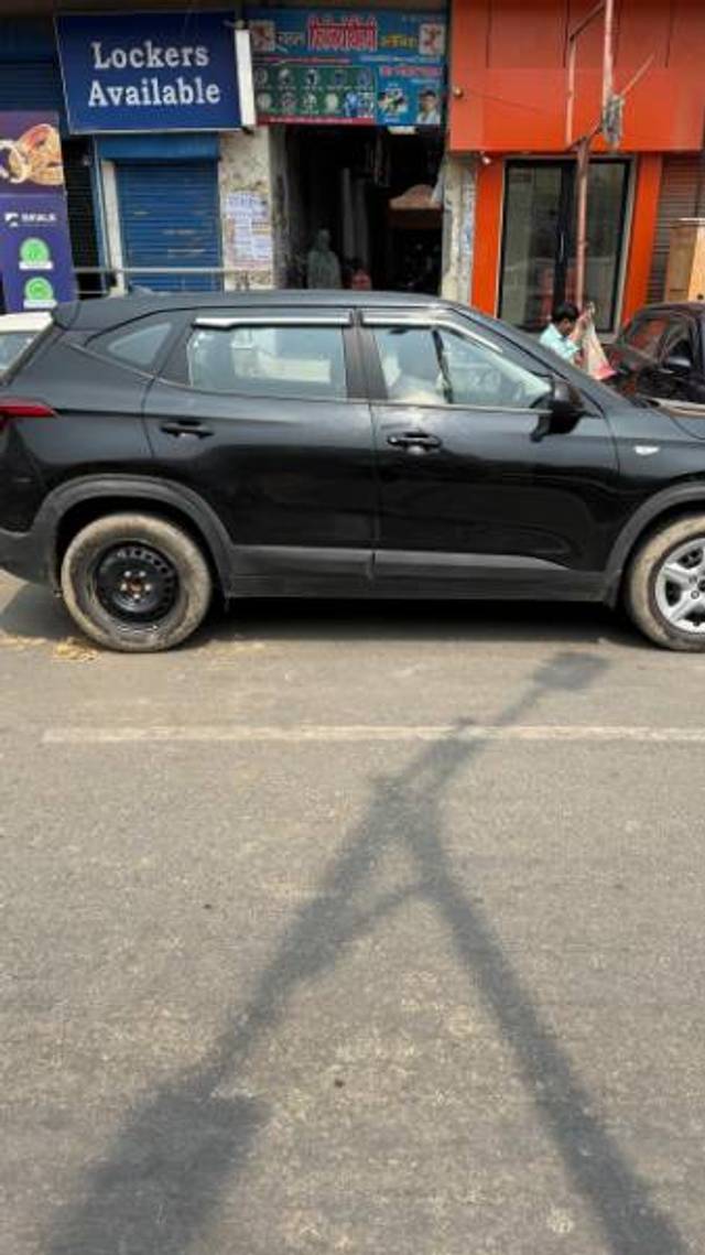 https://images10.gaadi.com/usedgaadi-sellcar/UsedCar/e507d6aea/f2b27159-b8ff-4165-b264-c04c10292ab7.jpg?imwidth=6401