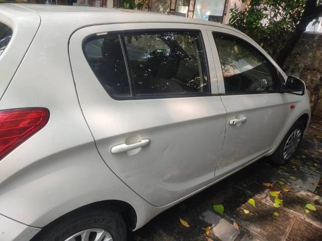 https://images10.gaadi.com/usedgaadi-sellcar/UsedCar/e5084ccca/5bed4b7b-4ada-4c79-9f71-e324d0097704.jpg?imwidth=6401