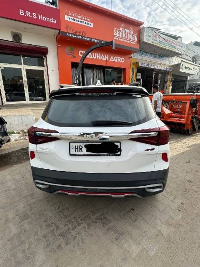 https://images10.gaadi.com/usedgaadi-sellcar/UsedCar/e508d801a/06b88bc4-63c1-48e8-85f5-73e13861e6c4.jpeg?imwidth=6402
