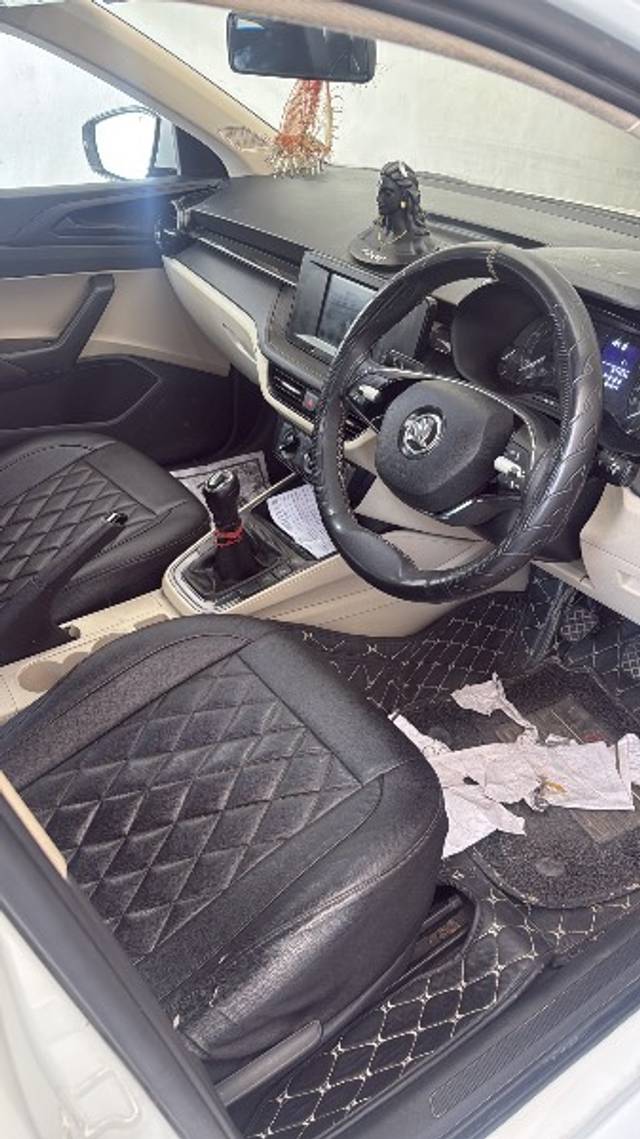 https://images10.gaadi.com/usedgaadi-sellcar/UsedCar/e509bfcea/2c0a2ec2-21ea-4c9f-af43-4d0db13caf19.jpeg?imwidth=6402