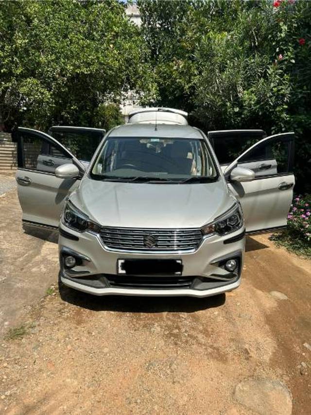 https://images10.gaadi.com/usedgaadi-sellcar/UsedCar/e509da82-73d6-4535-aff1-607dcd718fc5/e15fbb09-bd07-409b-82c2-608eba130973.jpg?imwidth=6402