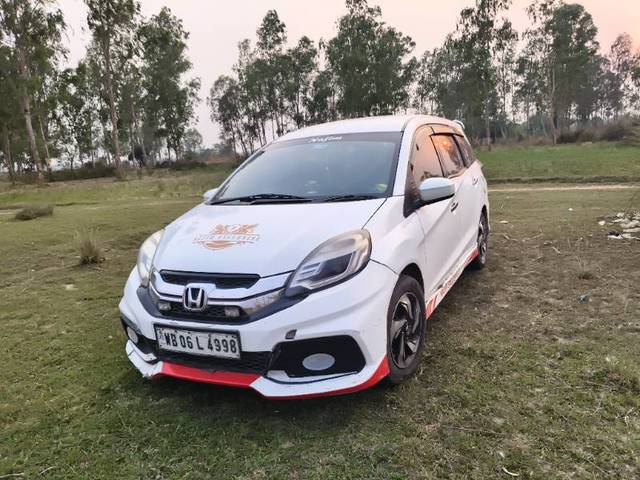 https://images10.gaadi.com/usedgaadi-sellcar/UsedCar/e50a1b43a/70e8400c-b97a-4fdb-ad3a-47f3e93bec91.jpg?imwidth=6402
