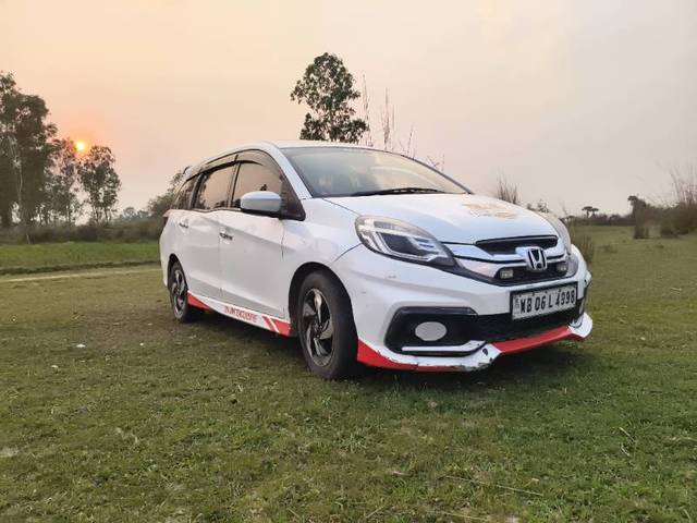 https://images10.gaadi.com/usedgaadi-sellcar/UsedCar/e50a1b43a/9876a216-adc6-4082-97e4-2f8faa54eae4.jpg?imwidth=6400