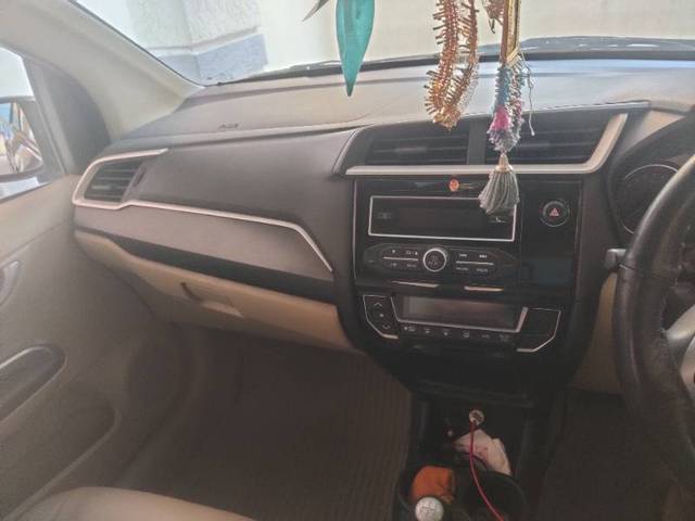 https://images10.gaadi.com/usedgaadi-sellcar/UsedCar/e50a1ebda/0d1db338-b7fa-4dc7-80af-d8ee5893ffca.jpg?imwidth=6401