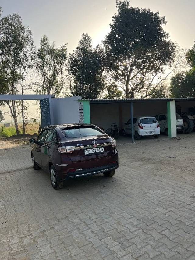 https://images10.gaadi.com/usedgaadi-sellcar/UsedCar/e50a86d8a/444c23bb-ef4f-4792-8f8e-174740cf79c7.jpeg?imwidth=6401