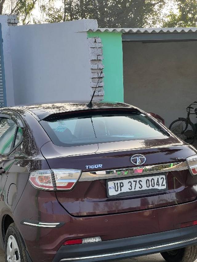 https://images10.gaadi.com/usedgaadi-sellcar/UsedCar/e50a86d8a/c0b33bf6-7615-4f7d-9714-813590ef9e06.jpeg?imwidth=6402