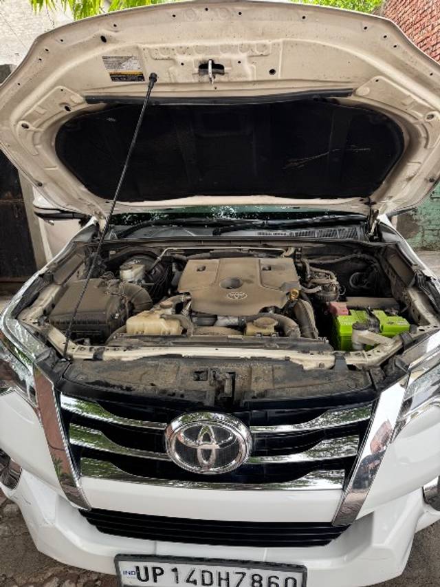 https://images10.gaadi.com/usedgaadi-sellcar/UsedCar/e50aa26aa/fc2b00ea-073d-4c89-bf96-2b71ac29a2f2.jpeg?imwidth=6402