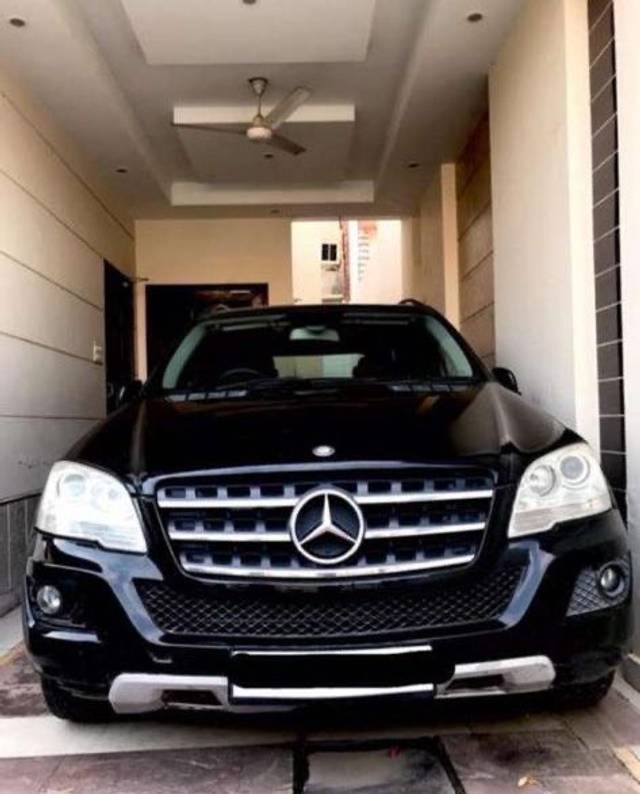 https://images10.gaadi.com/usedgaadi-sellcar/UsedCar/e50ad759a/74f72677-7f5b-4f9d-8fc9-6d2220e03954.jpeg?imwidth=6400