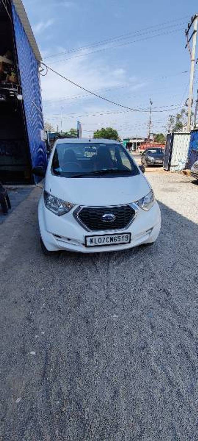 https://images10.gaadi.com/usedgaadi-sellcar/UsedCar/e50b1d8ca/f3715884-b835-46ed-a700-fca386556f46.jpg?imwidth=6400