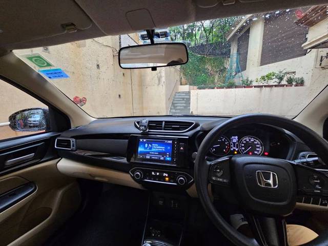 https://images10.gaadi.com/usedgaadi-sellcar/UsedCar/e50b657ea/1335e531-1813-4b98-b2a2-23f4f6e17a98.jpeg?imwidth=6402