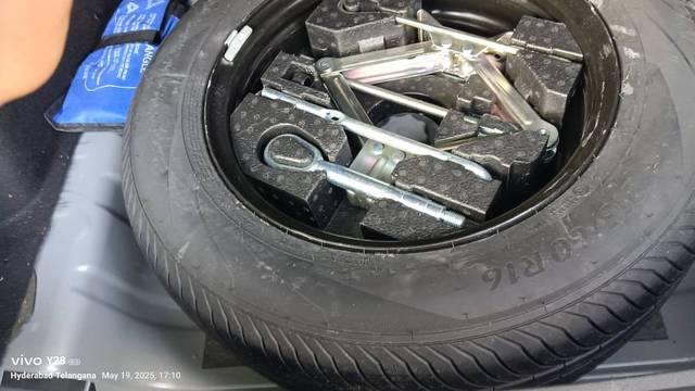 https://images10.gaadi.com/usedgaadi-sellcar/UsedCar/e50bb9b3a/e2d266c8-d7e3-4a0c-9128-9904bac4830c.jpg?imwidth=6402