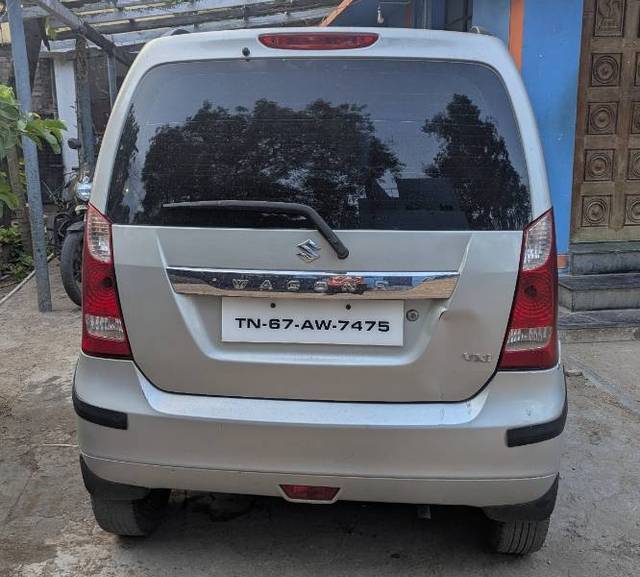 https://images10.gaadi.com/usedgaadi-sellcar/UsedCar/e50be2a5a/26e733bd-1651-4675-9ed4-cad36b3ee4ca.jpg?imwidth=6402