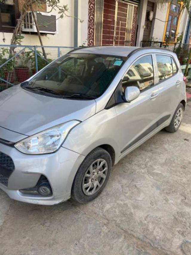 https://images10.gaadi.com/usedgaadi-sellcar/UsedCar/e50c69eda/1237c350-a700-44f7-a837-b2730ea11fd6.jpg?imwidth=6400