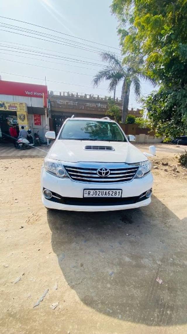https://images10.gaadi.com/usedgaadi-sellcar/UsedCar/e50c9ae3a/f455b806-5206-4fcf-a40a-32b53c3329da.jpeg?imwidth=6400