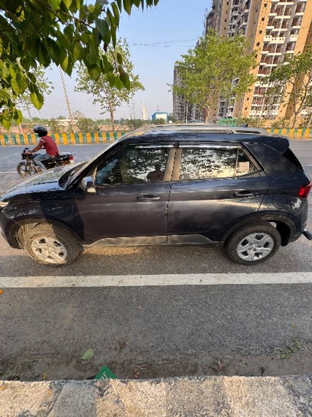 https://images10.gaadi.com/usedgaadi-sellcar/UsedCar/e50cc50ba/76777348-509d-4842-8024-537a66604f48.jpeg?imwidth=6402