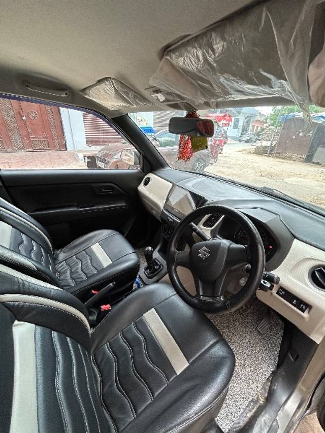 https://images10.gaadi.com/usedgaadi-sellcar/UsedCar/e50d3d6fa/58bbfb92-8f58-41f2-be56-c77c22f7fe2d.jpeg?imwidth=6402
