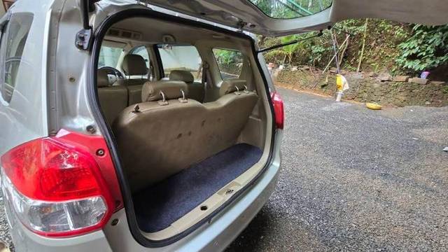 https://images10.gaadi.com/usedgaadi-sellcar/UsedCar/e50d54b8a/b974be48-f600-4496-8556-ce83105c8e15.jpg?imwidth=6402