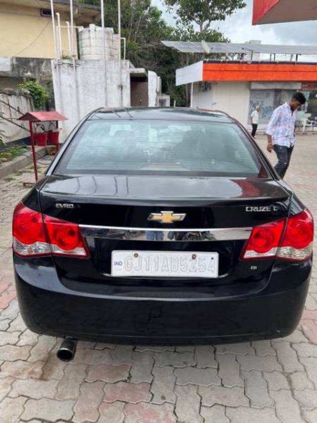 https://images10.gaadi.com/usedgaadi-sellcar/UsedCar/e50d9bdda/dd635536-9187-40c4-a769-4100823e867d.jpg?imwidth=6402